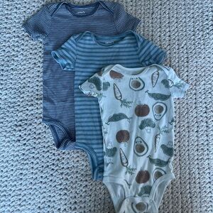 Carters short sleeve onesies set